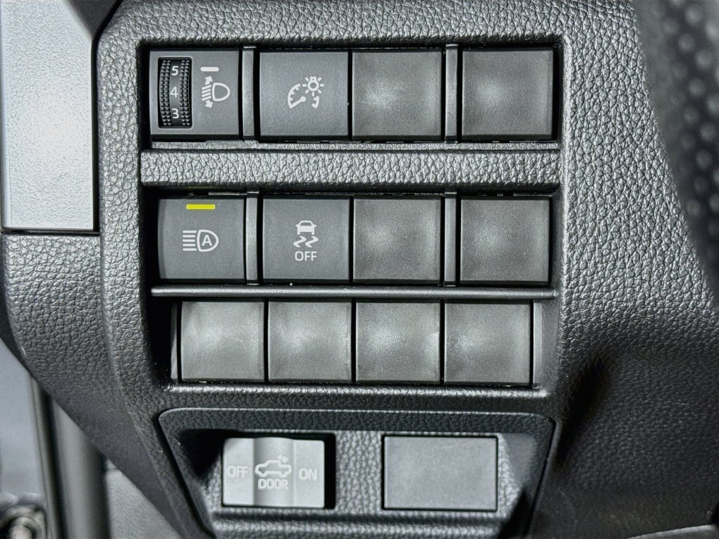 Used 2025 Toyota Tacoma SR5 AWD/4WD image 14