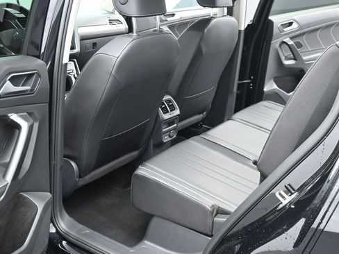 Used 2023 Volkswagen Tiguan SE FWD image 12