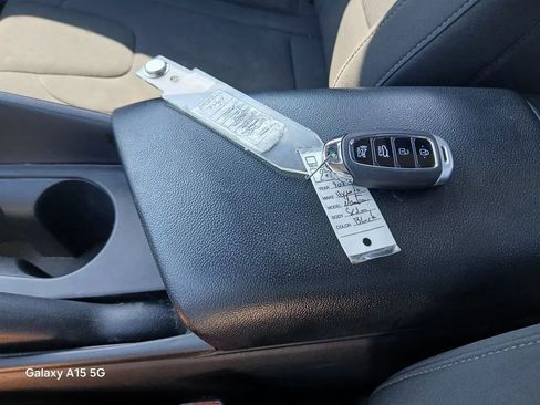 Used 2022 Hyundai Elantra SEL image 9