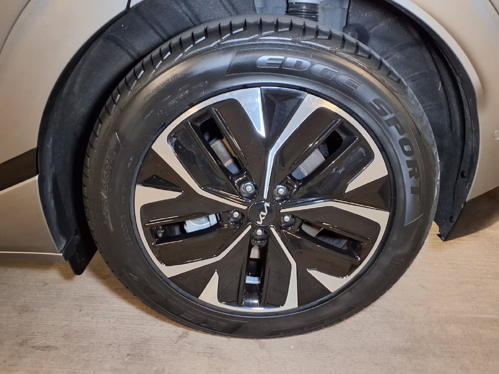 Used 2024 Kia EV6 GT-Line w/ GT-Line White Seat Package RWD image 22