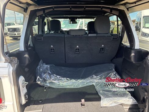 Used 2025 Jeep Wrangler Unlimited Sahara w/ Safety Group image 14