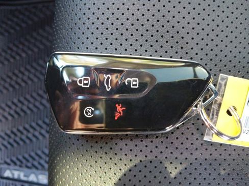 Used 2025 Volkswagen Atlas SE w/ Panoramic Sunroof Package image 30