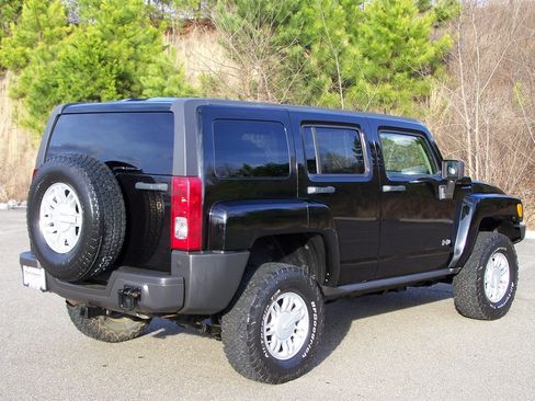 Used 2009 HUMMER H3 image 2