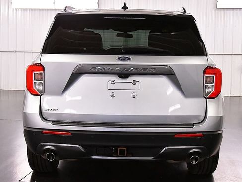 Used 2022 Ford Explorer XLT w/ Equipment Group 202A AWD/4WD image 6