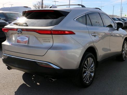 Used 2021 Toyota Venza Limited image 5