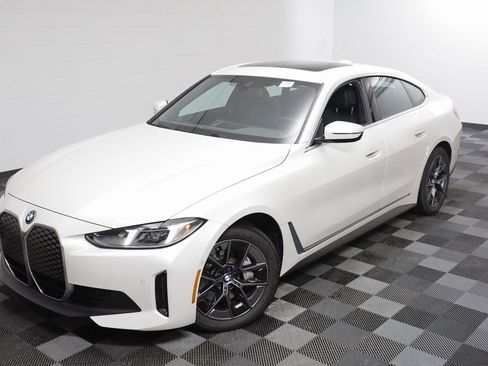 Used 2025 BMW i4 xDrive40i image 2