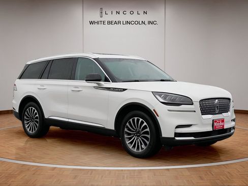 Used 2023 Lincoln Aviator AWD w/ Premium Package image 3
