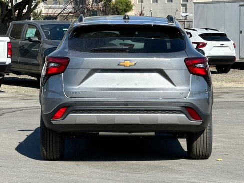 New 2025 Chevrolet Trax LT w/ Driver Confidence Package image 5