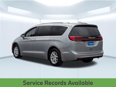 Used 2021 Chrysler Pacifica Touring-L FWD image 4