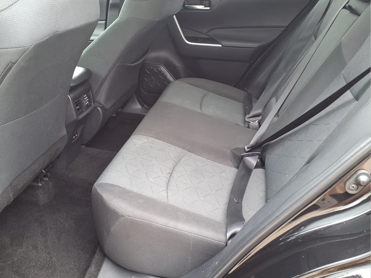 Used 2025 Toyota RAV4 XLE AWD/4WD image 11