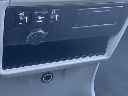 Used 2019 Toyota Sienna XLE FWD image 30