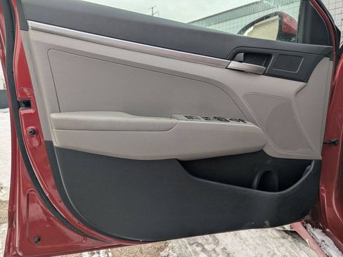 Used 2019 Hyundai Elantra SE FWD image 12