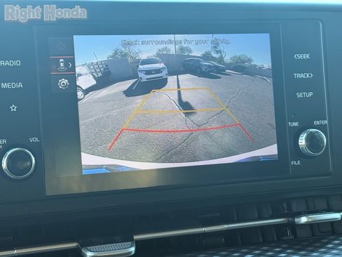 Used 2024 Kia Carnival LX image 21