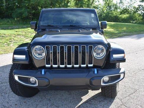 Used 2023 Jeep Wrangler Unlimited Sahara AWD/4WD image 11