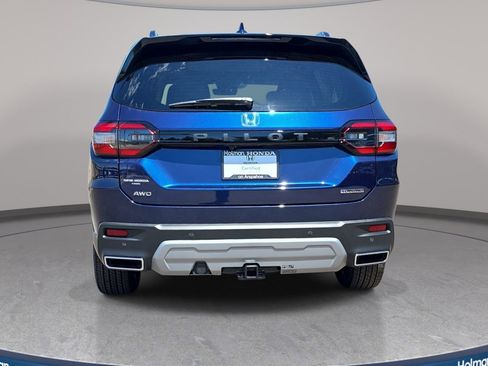 Certified 2025 Honda Pilot Touring image 6