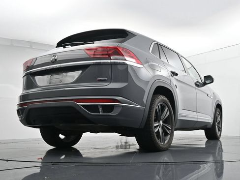 Used 2022 Volkswagen Atlas Cross Sport SEL R-Line AWD/4WD image 34