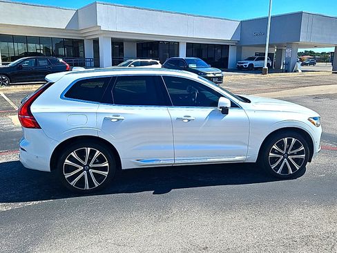 Used 2023 Volvo XC60 B5 Ultimate w/ Climate Package FWD image 4