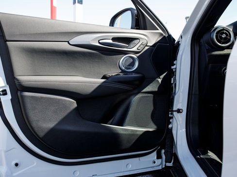 New 2026 Alfa Romeo Tonale w/ Active Assist Package image 23