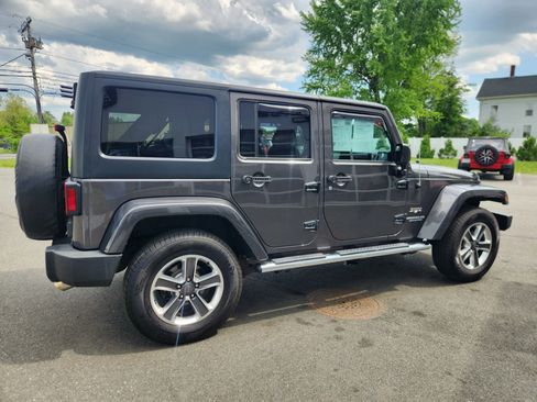 Used 2016 Jeep Wrangler Unlimited Sahara w/ Dual Top Group AWD/4WD image 16