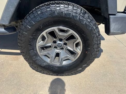 Used 2018 Jeep Wrangler Sport w/ Connectivity Group AWD/4WD image 13