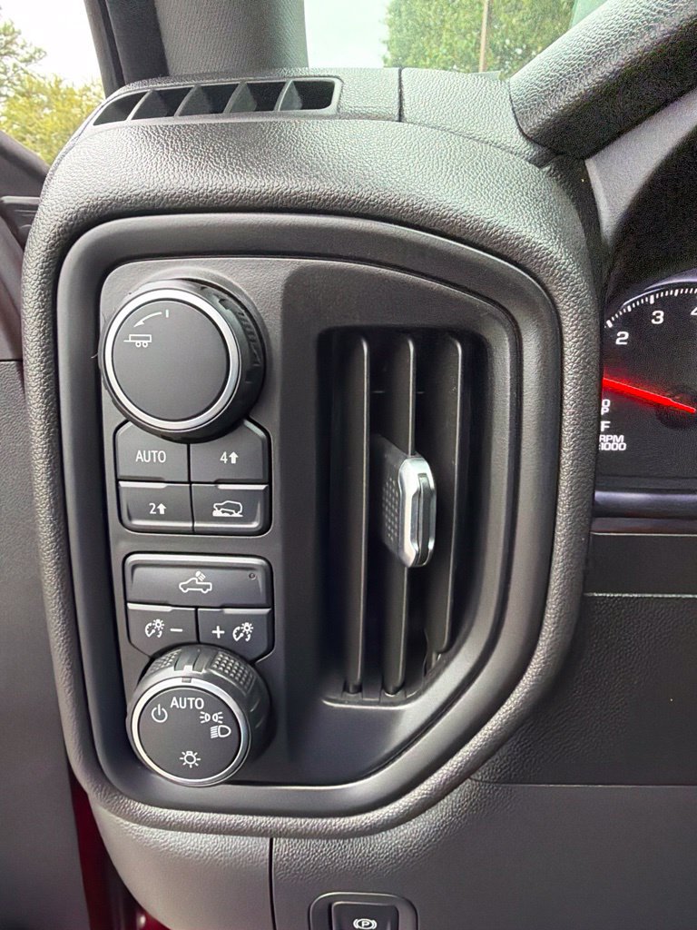 Used 2021 Chevrolet Silverado 1500 Custom AWD/4WD image 19