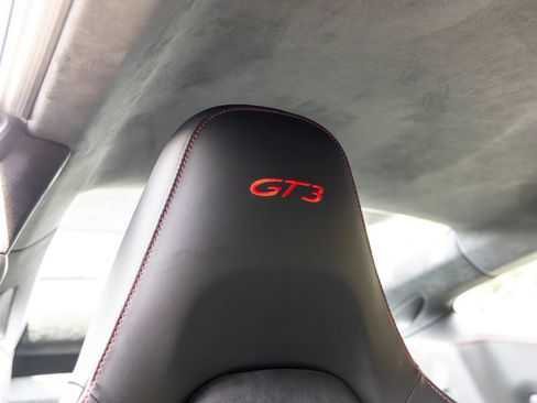 Certified 2018 Porsche 911 GT3 RWD image 59