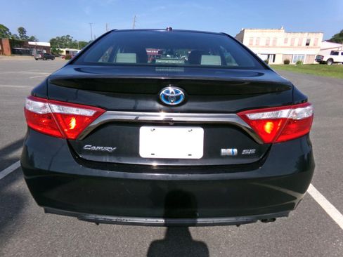 Used 2015 Toyota Camry SE w/ Moonroof Package FWD image 4