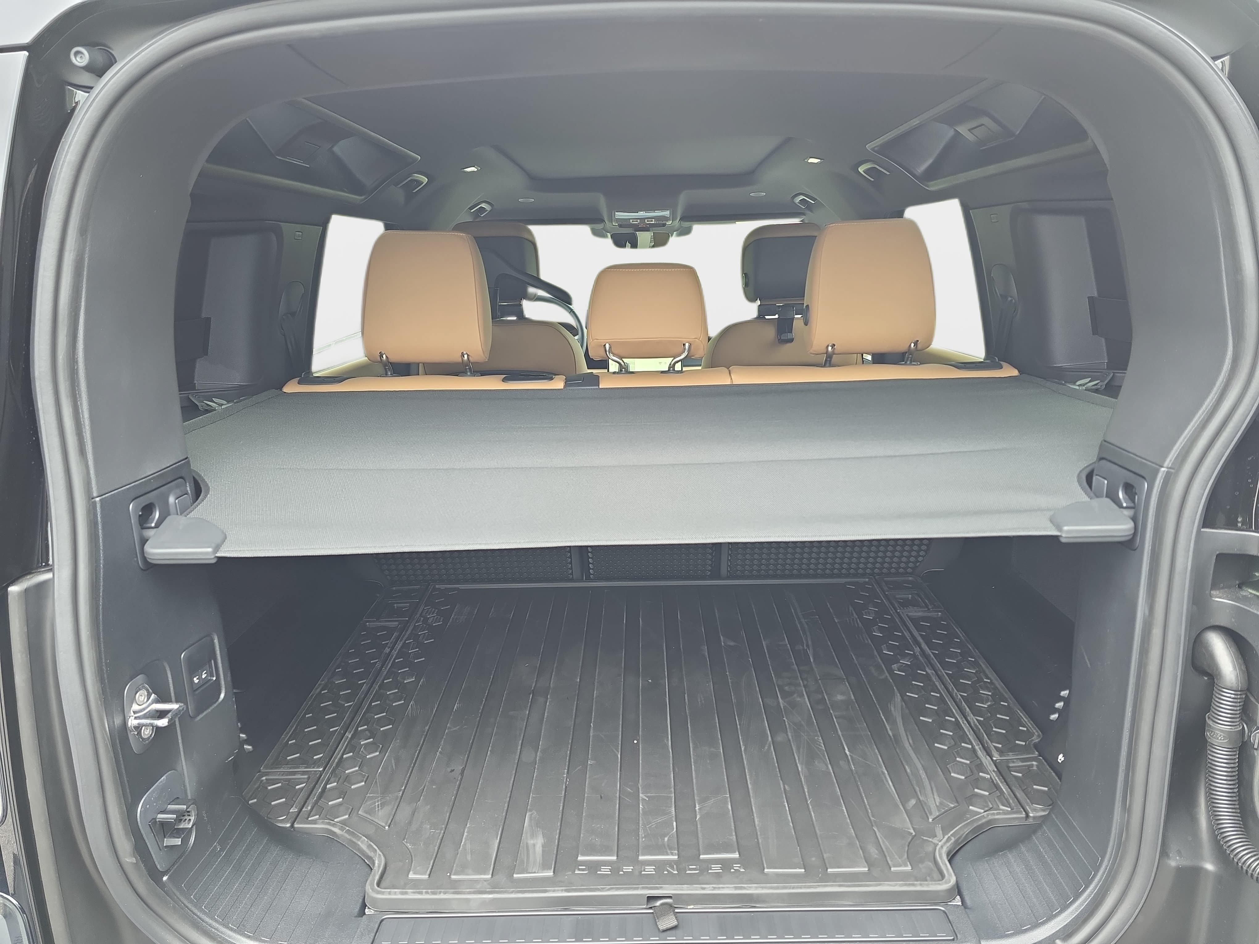 New 2026 Land Rover Defender 110 X-Dynamic SE AWD/4WD image 12