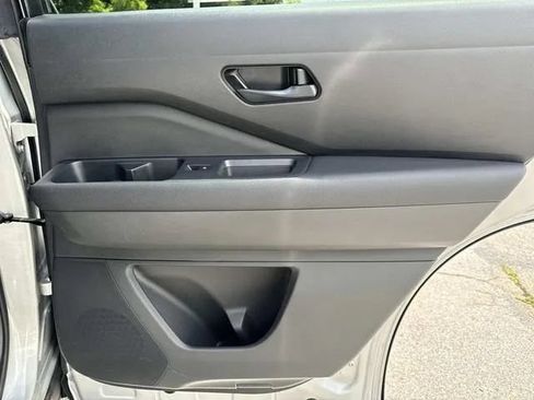 Certified 2025 Nissan Pathfinder SV FWD image 25