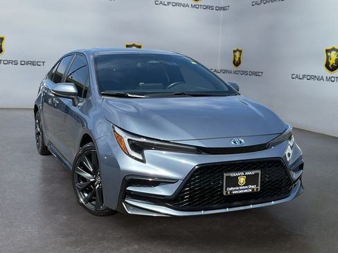 Used 2024 Toyota Corolla SE w/ SE Package FWD image 3