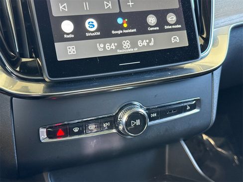 Certified 2025 Volvo XC90 B6 Plus image 21