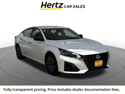 Used 2025 Nissan Altima 2.5 SV FWD image 1