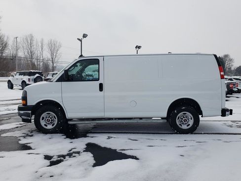 Used 2024 GMC Savana 2500 w/ Driver Convenience Package image 7