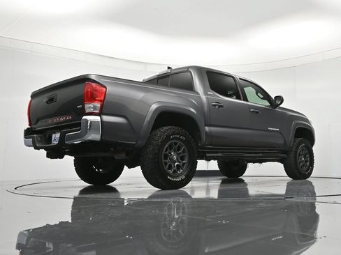 Used 2017 Toyota Tacoma SR5 w/ Tow Package RWD image 39