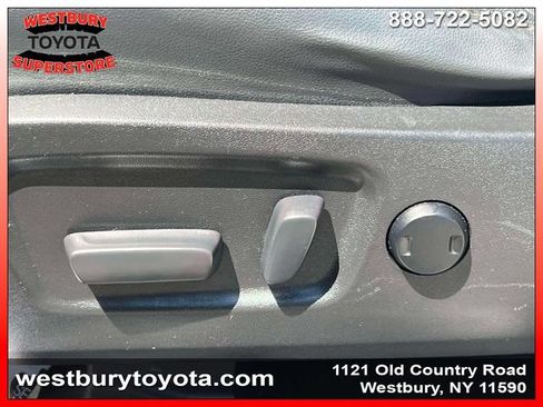 Used 2018 Toyota Highlander XLE AWD/4WD image 23