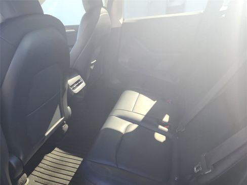 Used 2022 Tesla Model Y Performance image 18