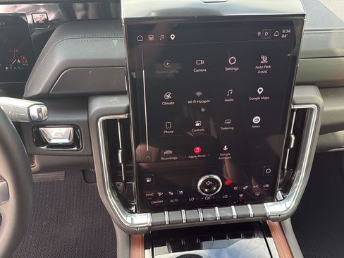 Used 2025 GMC Yukon XL Denali AWD/4WD image 27
