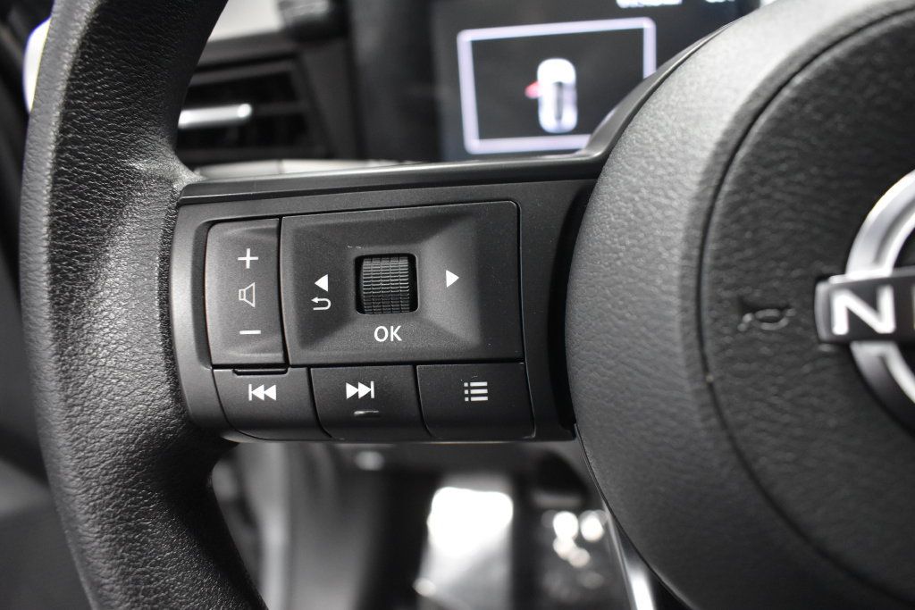 Used 2025 Nissan Kicks SV AWD/4WD image 26