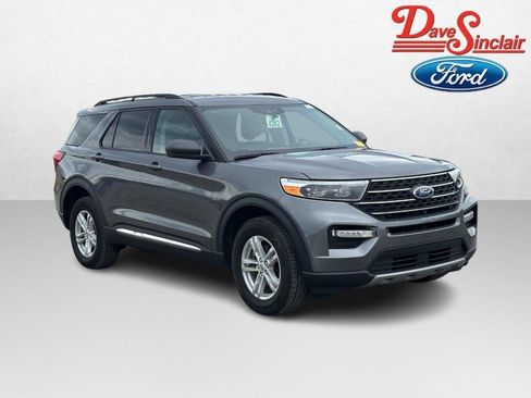Used 2024 Ford Explorer XLT w/ Equipment Group 202A AWD/4WD image 4