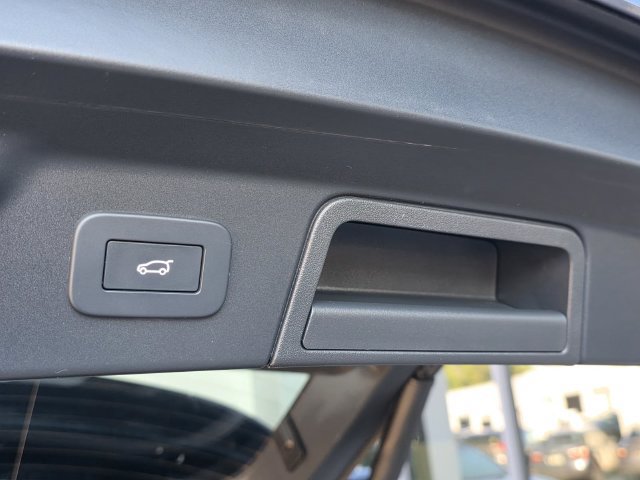 Used 2024 Land Rover Range Rover Velar Dynamic SE AWD/4WD image 12