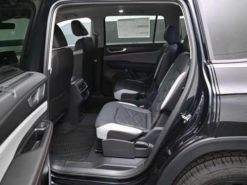 New 2026 Volkswagen Atlas Peak Edition AWD/4WD image 11