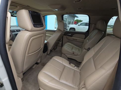 Used 2012 GMC Yukon XL SLT w/ SLT Chrome Package AWD/4WD image 12