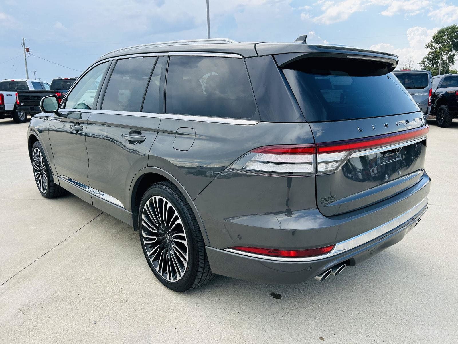 Used 2020 Lincoln Aviator Black Label w/ Class IV Trailer Tow Package AWD/4WD image 45