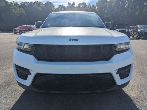New 2025 Jeep Grand Cherokee Altitude RWD image 8