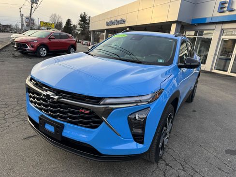 Used 2024 Chevrolet Trax RS w/ Driver Confidence Package image 4