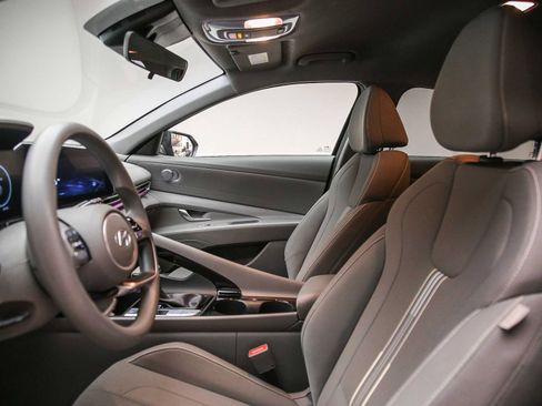 Used 2024 Hyundai Elantra Blue FWD image 18