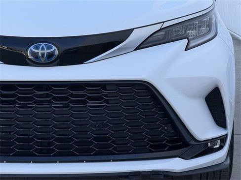 Used 2023 Toyota Sienna XSE w/ XSE Plus Package image 9