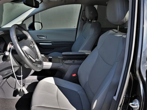 Used 2024 Toyota Sienna XLE image 14