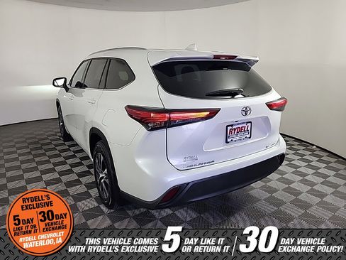 Used 2022 Toyota Highlander XLE image 8