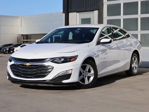 Used 2024 Chevrolet Malibu LT image 3